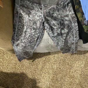 Under Armour Gray & Black Patterned Leggings